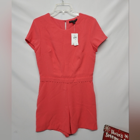 Banana Republic Pants - NWT women's BANANA REPUBLIC coral short Jumper-size 6. Reg. Price $79